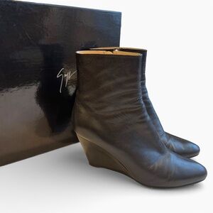 GIUSEPPE ZANOTTI Uma 70 Tronchetto black leather wedge boots size 39